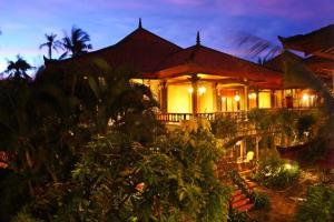 Bali Tropic Resort wieczorem