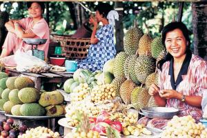 wietnamski targ z owocami