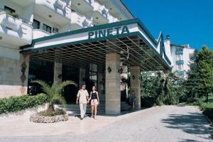 wejście do hotelu Pineta