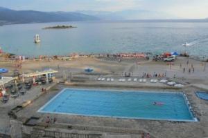 basen w hotelu Lisanj Park