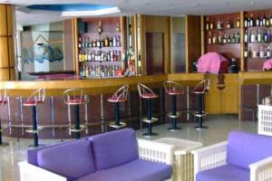 bar w Belair Beach