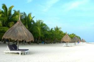 Bohol Beach Club plaża hotelowa