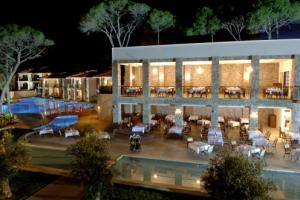 ela quality resort bar
