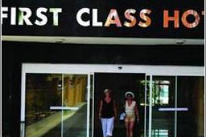 First Class recepcja
