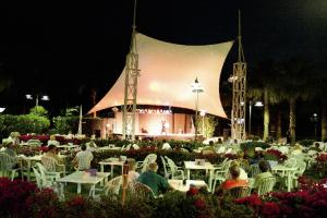 Holiday Garden pokazy