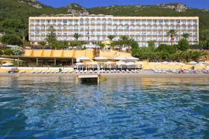 pomost przy hotelu