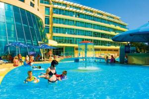 Ivana Palace basen