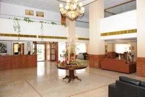 lobby w Mayfair