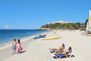 plaża przy hotelu