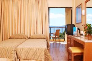 pokój hotelowy Nissaki Beach