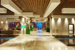 lobby w Nissaki Beach