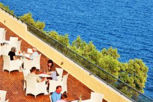 taras w hotelu Nissaki Beach