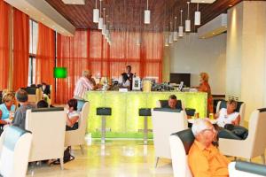 bar w Nissaki Beach