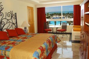 pokój hotelowy Oasis Grand Caribbean Resort