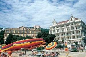 plaża przy hotelu Palace Bellevue