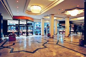 lobby Regina Style