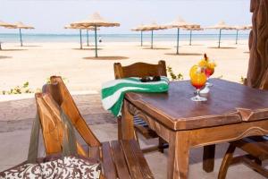 Sunrise Sentido Dream bar na plaży