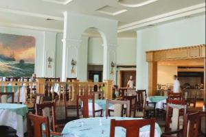 Titanic Resort & Aqua Park bar
