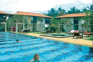 Tropical Villas basen