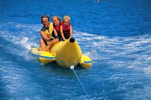 sporty wodne na plaży