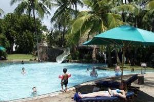 Whitesands Beach parasole