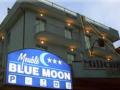 hotel Blue Moon nocą