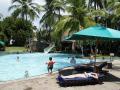 Whitesands Beach parasole