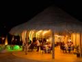 restauracja wieczorem