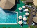 basen Radisson Blu Deira Creek